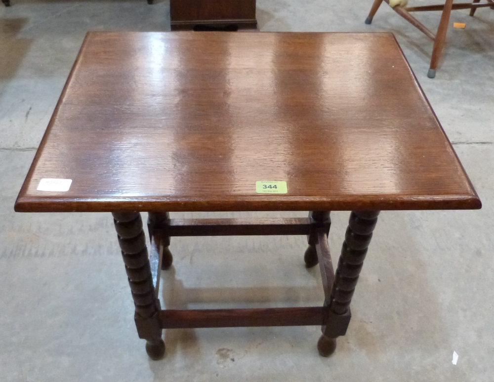 An oak occasional table on bobbin turned legs. 22' wide