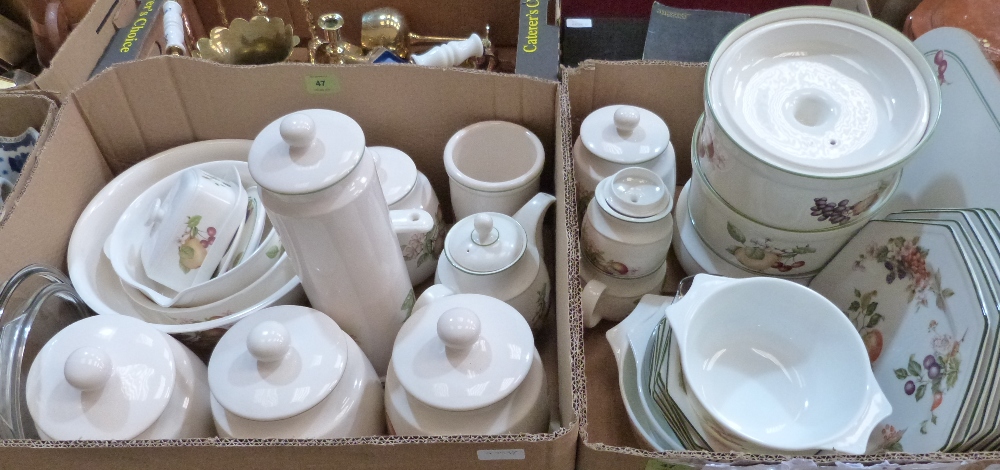 A quantity of Ashberry pattern and other crockery