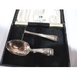 A George V cased silver infant's spoon and pusher. Birmingham 1921