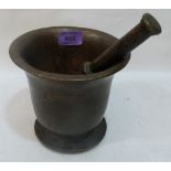 A bell metal pestle and mortar 5½' high