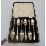 A George VI cased set of six silver grapefruit spoons. Birmingham 1938. 5ozs dwts
