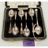 A cased set of six George V silver teaspoons, Birmingham 1922