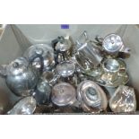 A quantity of miscellaneous platedware