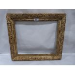 A Georgian carved giltwood picture frame 17' x 19½' overall
