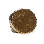 A GOLD SOVEREIGN RING