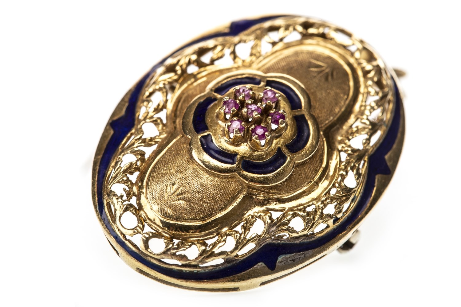 A VICTORIAN STYLE BROOCH