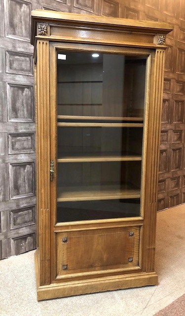 A REPRODUCTION GLASS DOOR CABINET