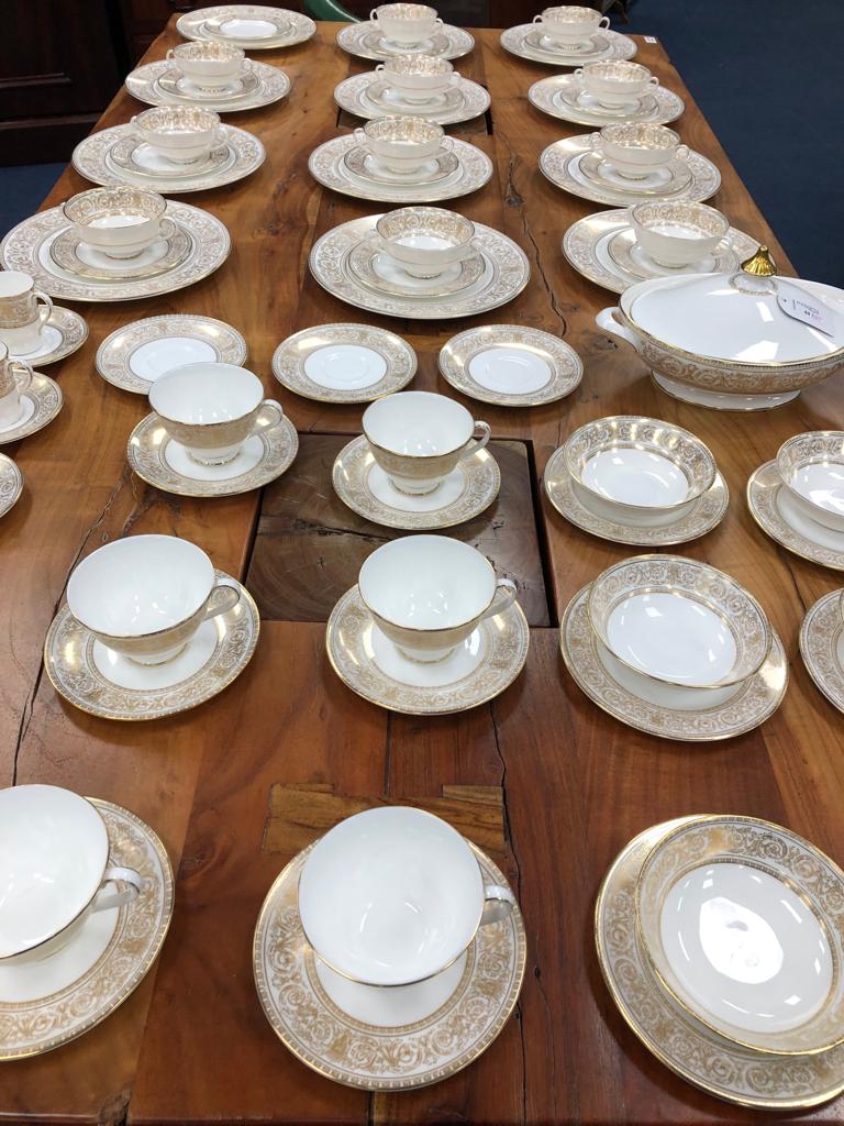 ROYAL DOULTON WHITE AND GOLD 'SOVEREIGN' DINNER SERVICE