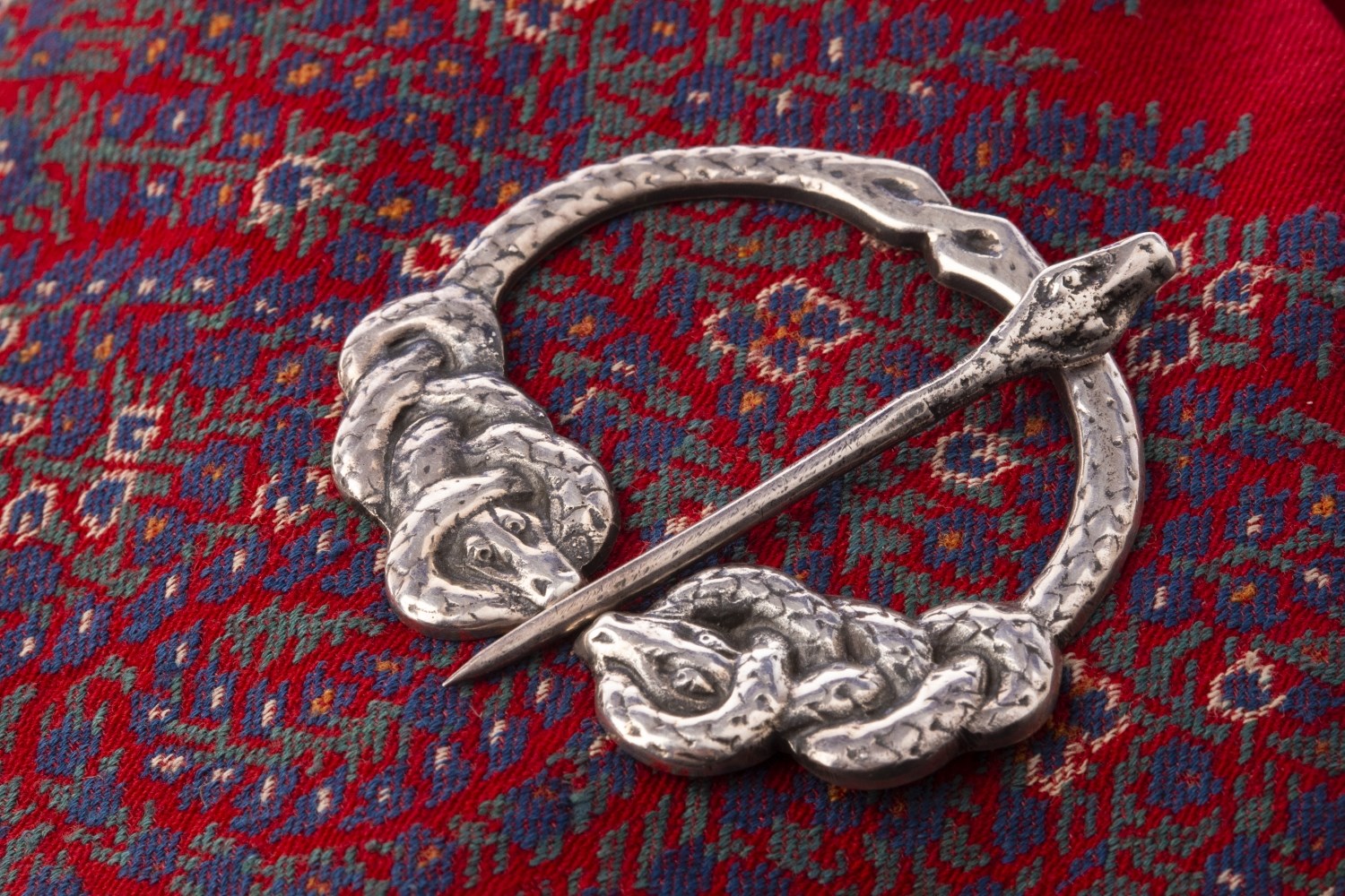 THREE SILVER KILT PINS - Image 6 of 6