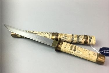 AN EARLY 20TH CENTURY JAPANESE BONE TANTO