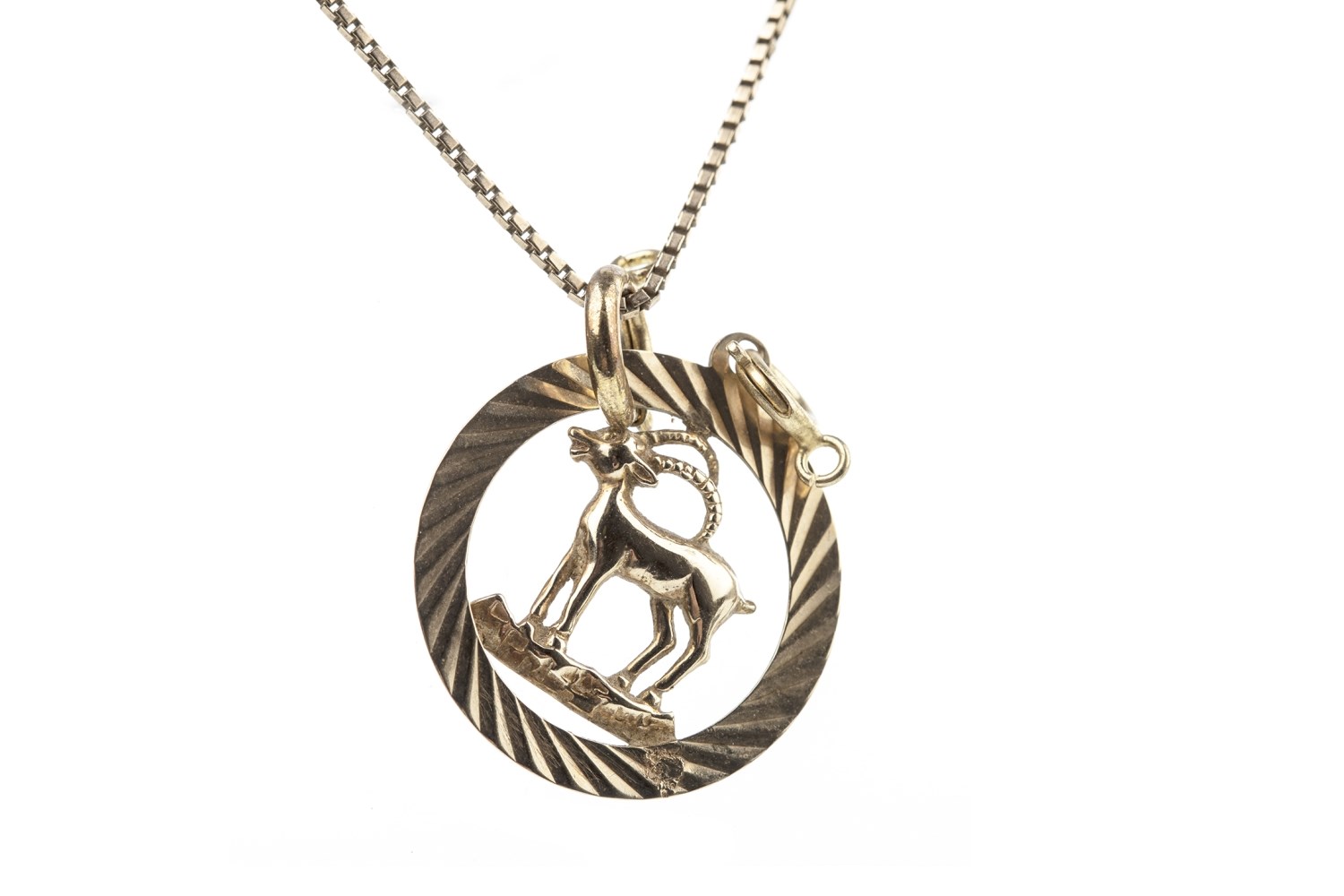 A NINE CARAT GOLD GOAT MOTIF PENDANT ON CHAIN