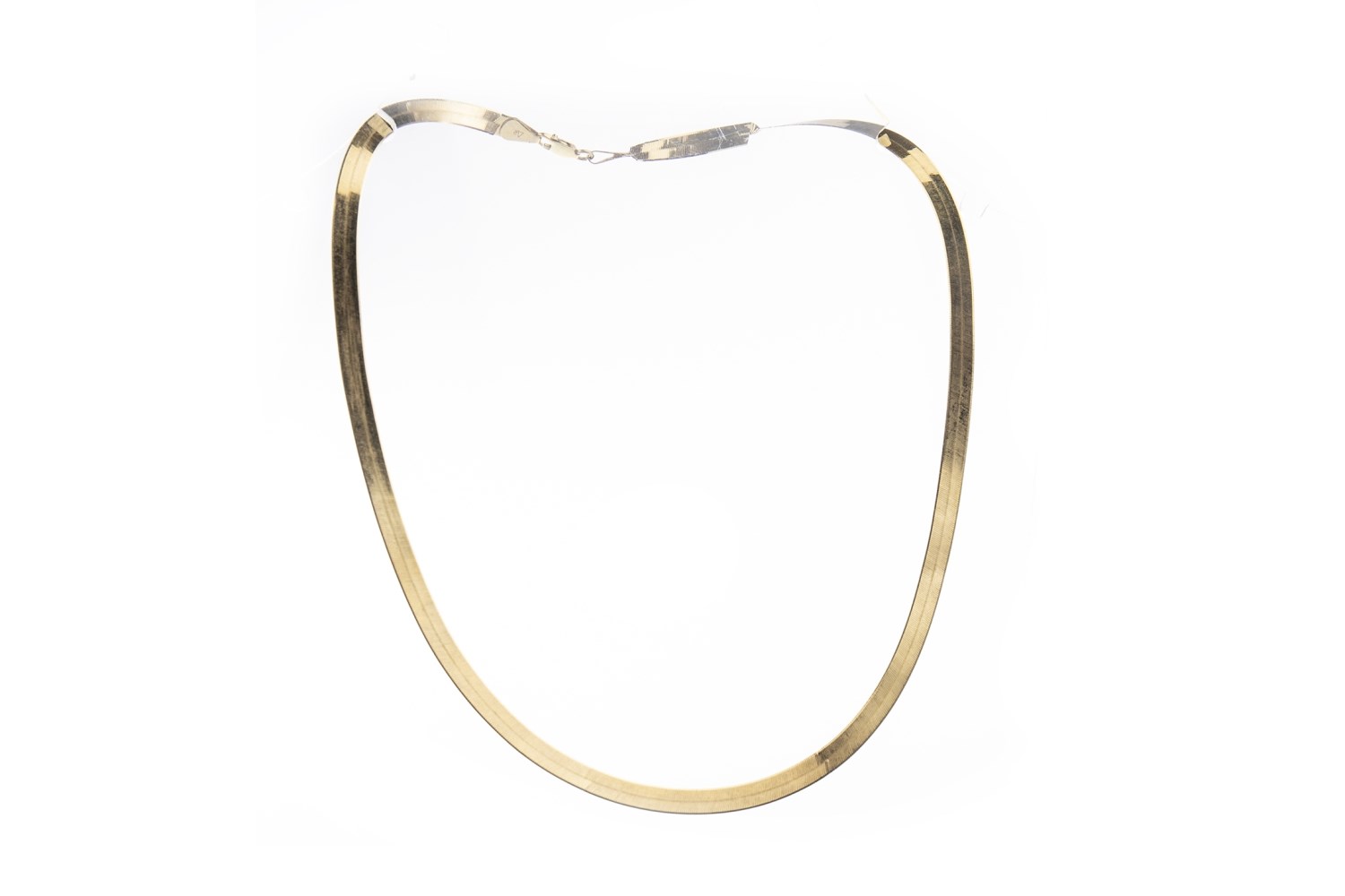 A FLAT LINK NECKLET