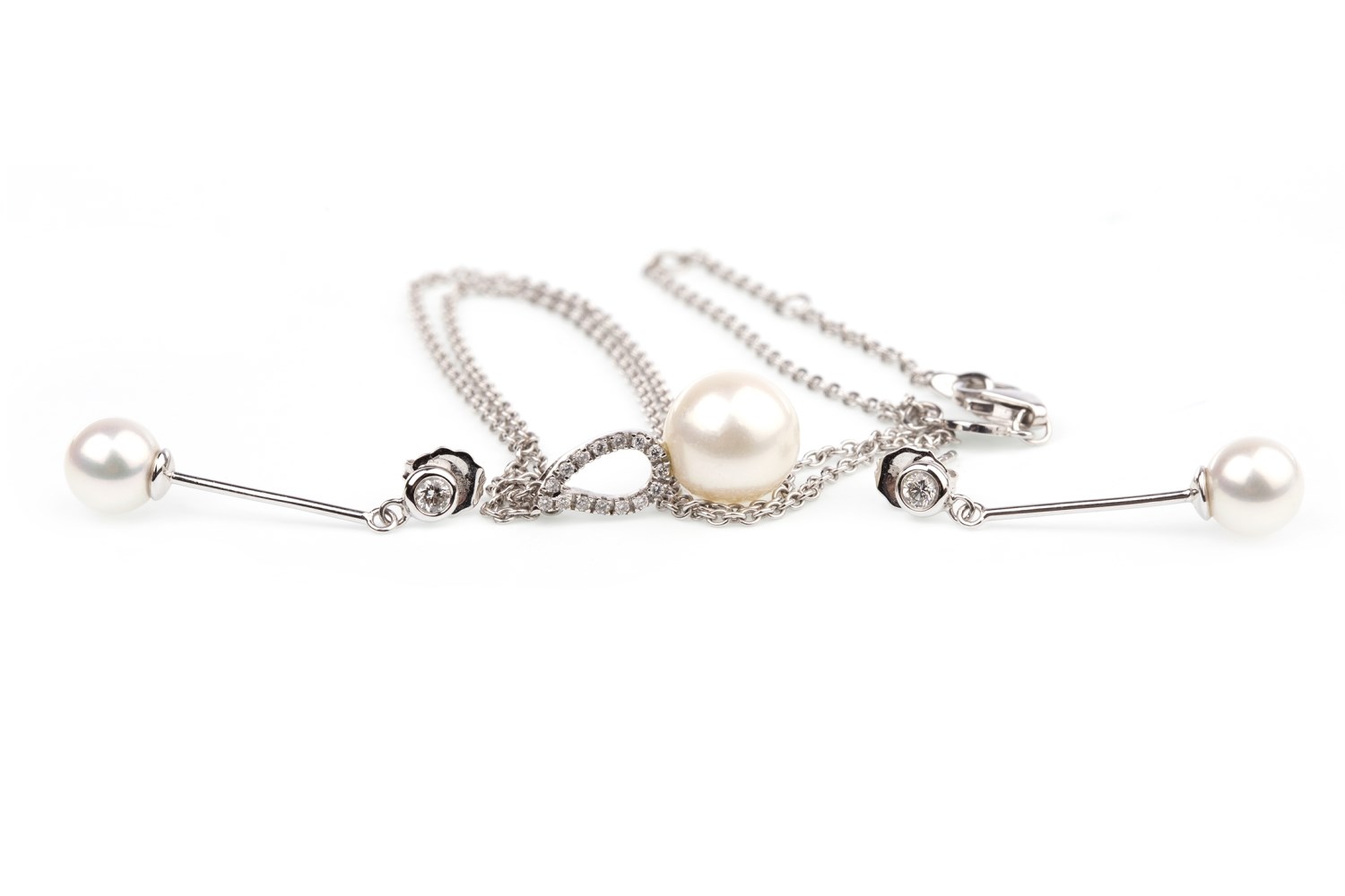 A PEARL AND DIAMOND PENDANT ON CHAIN ALONG WITH SIMILAR EARRINGS