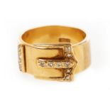 A GENTLEMAN'S DIAMOND SET BELT MOTIF RING