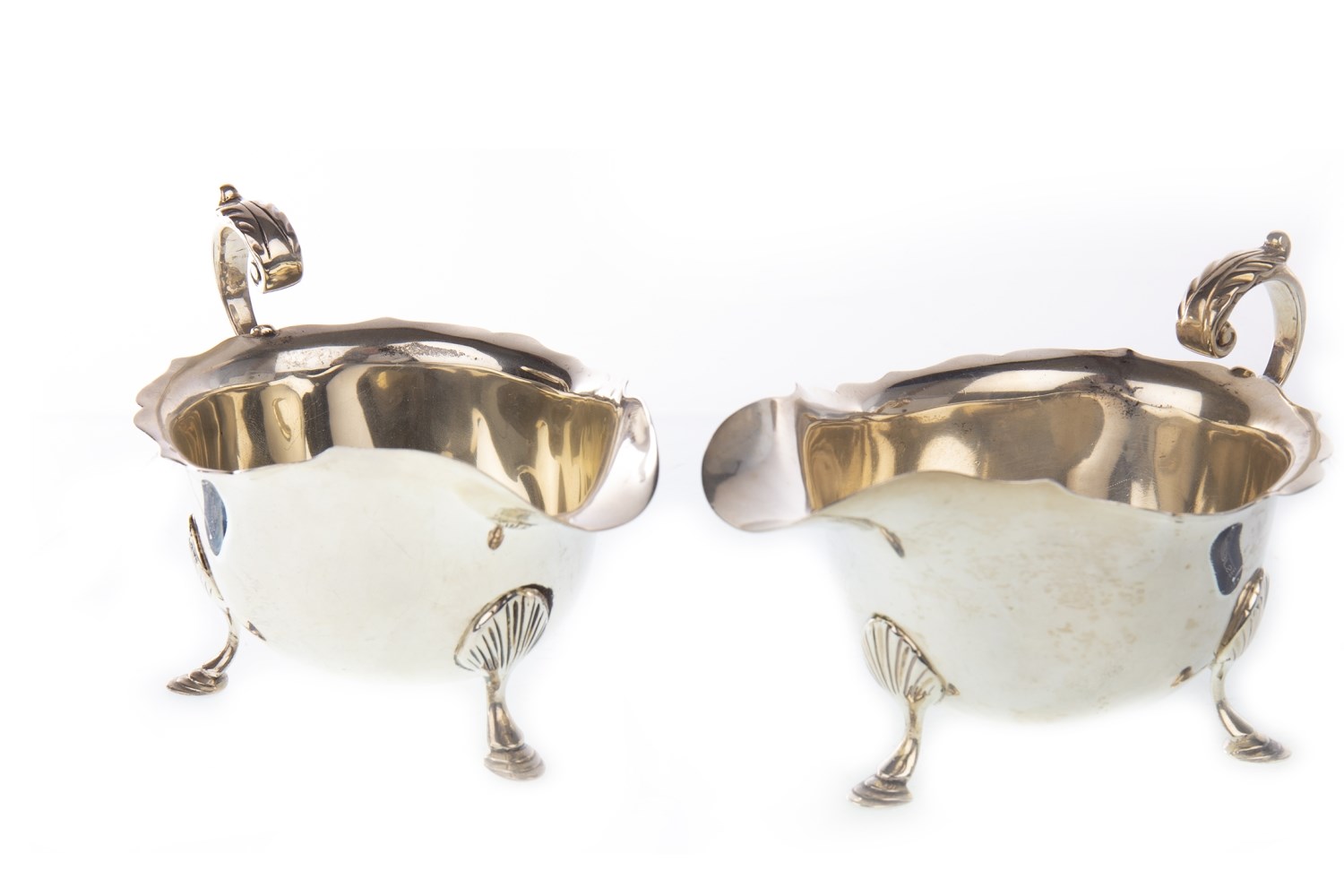 A PAIR OF EDWARDIAN SILVER SAUCE BOATS