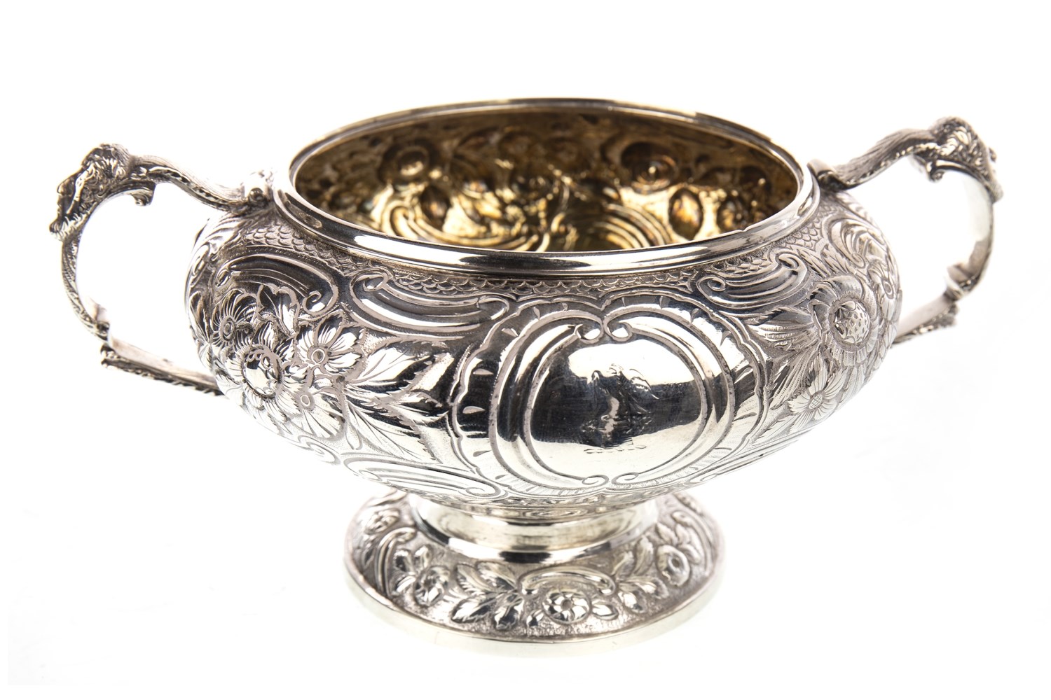 A GEORGIAN SILVER TWIN HANDLED SUGAR BOWL