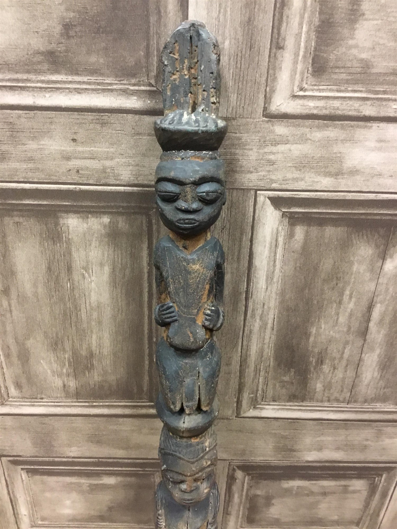 AN AFRICAN CARVED WOOD STAFF - Image 2 of 2