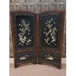 AN EARLY 20TH CENTURY JAPANESE FOLDING SCREEN