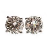 A PAIR OF DIAMOND STUD EARRINGS