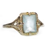 AN EARLY TWENTIETH CENTURY BLUE GEM SET RING