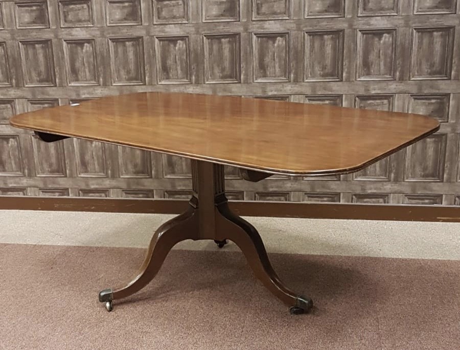 A REGENCY MAHOGANY BREAKFAST TABLE