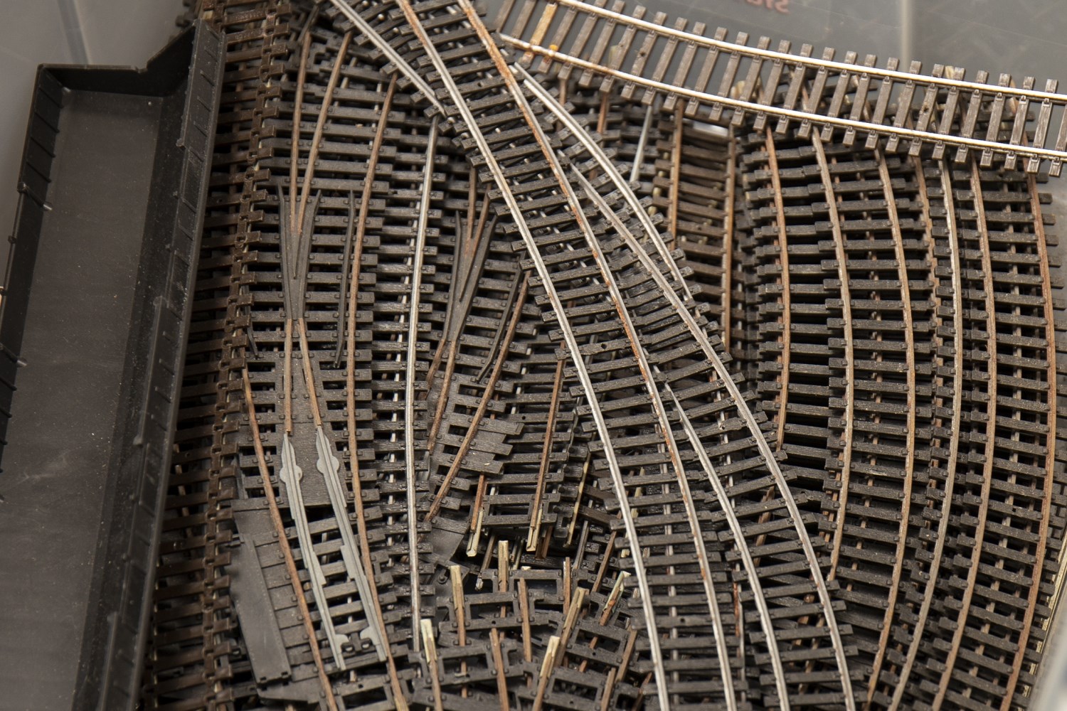 A LOT OF FIVE HORNBY LOCOMOTIVES WITH TRACK - Image 2 of 2