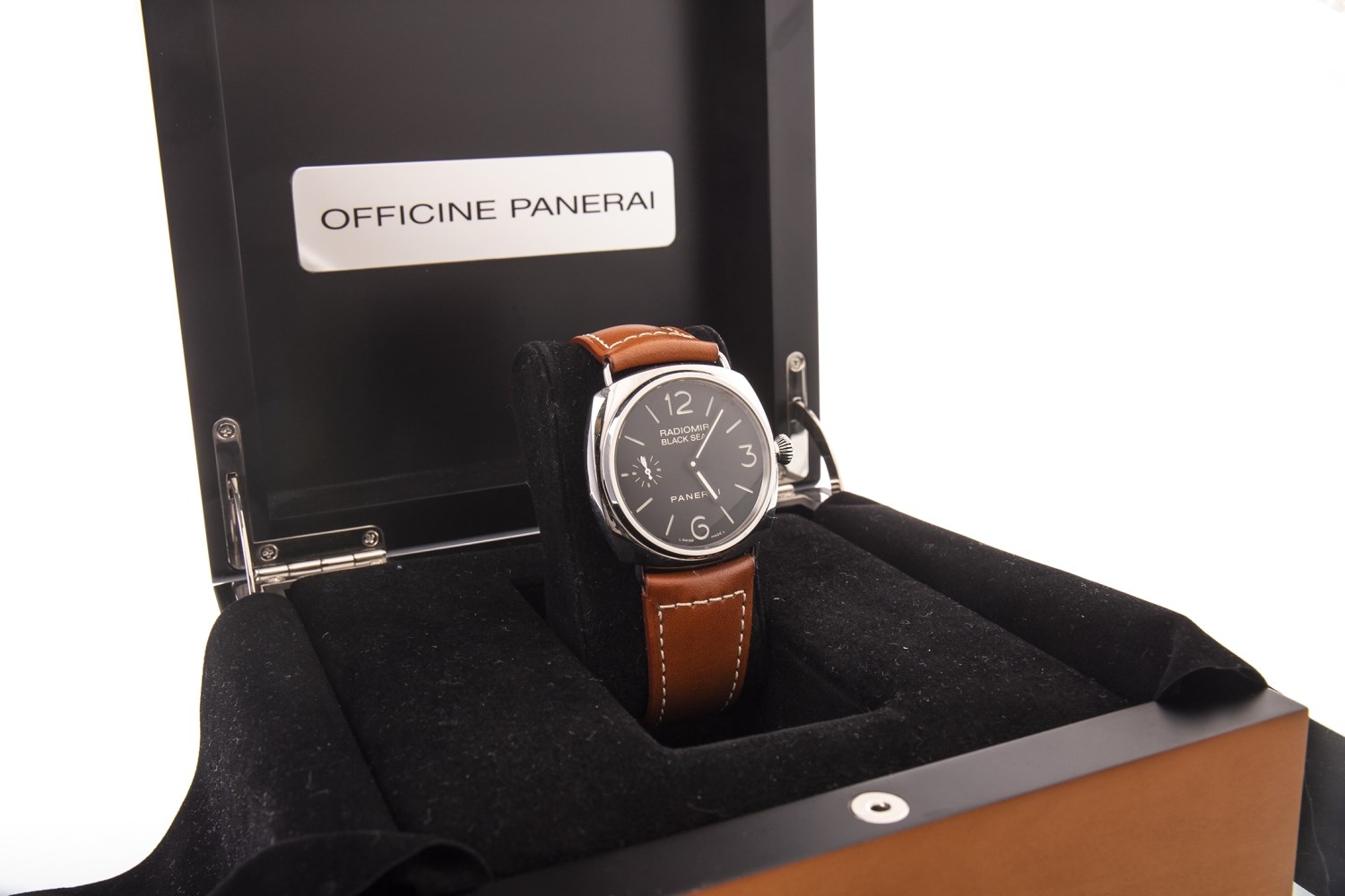 A GENTLEMAN'S PANERAI RADIOMIR BLACK SEAL STEEL AUTOMATIC WATCH