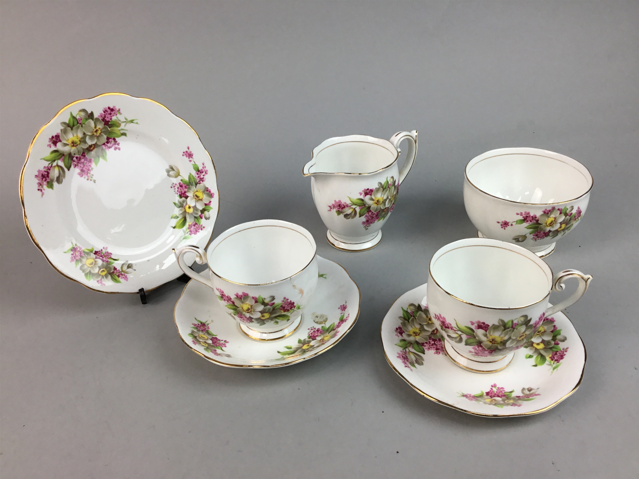 A CROWN CHINA PART TEA SERVICE - Image 2 of 2