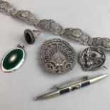 A GROUP OF SILVER AND COSTUME JEWELLERY