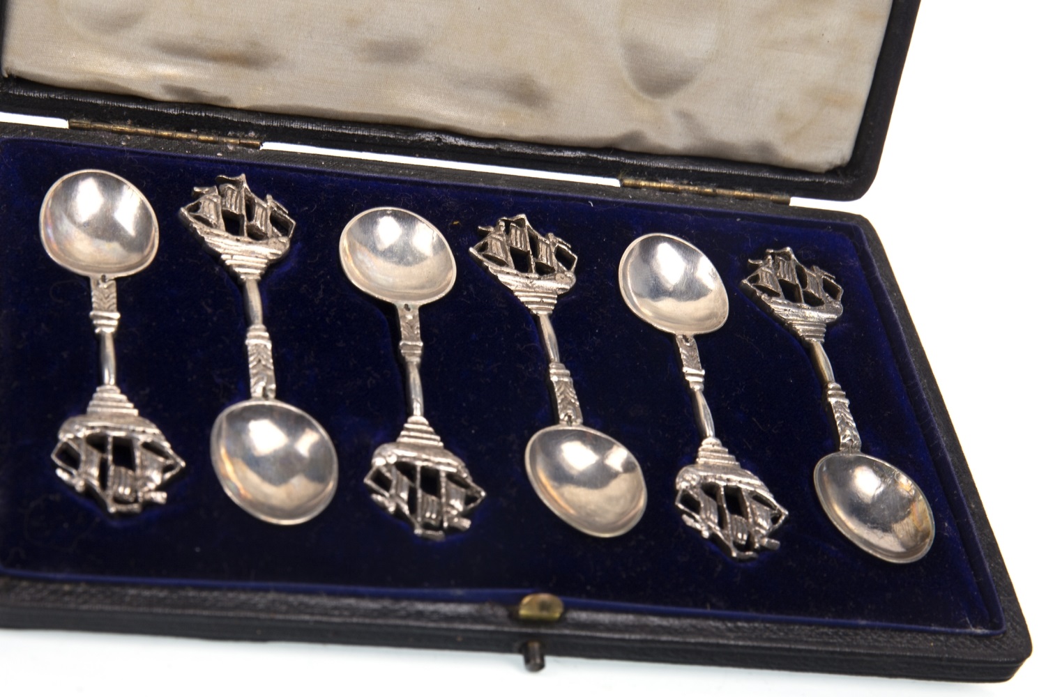 A SET OF FOUR SILVER SAUCE LADLES ALONG WITH SILVER SPOONS - Image 2 of 3