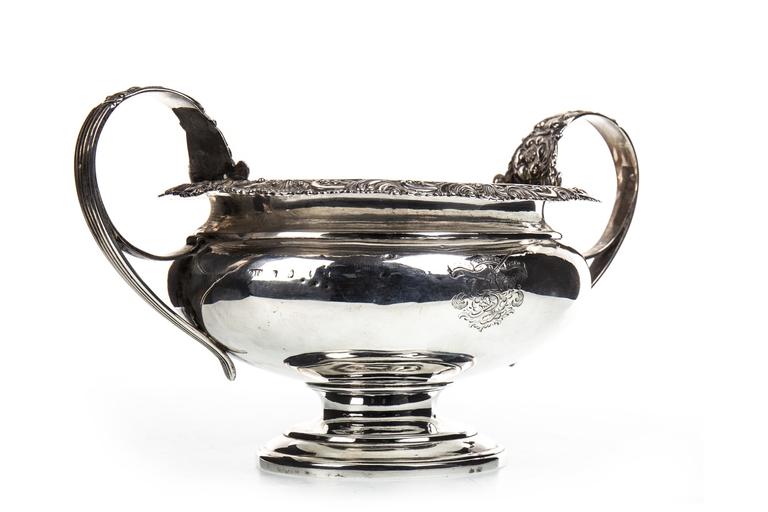 AN EARLY 19TH CENTURY SILVER TWIN HANDLED DISH
