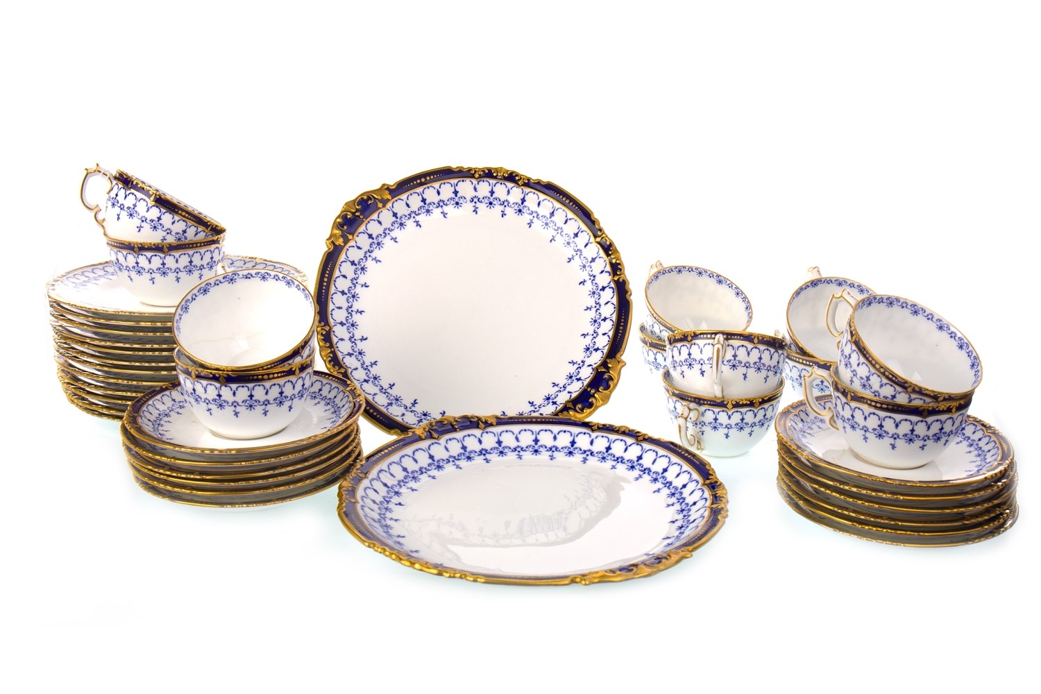 AN EARLY 20TH CENTURY ROYAL CROWN DERBY TEA SERVICE