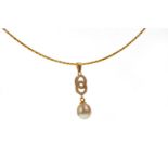 A PEARL PENDANT ON CHAIN