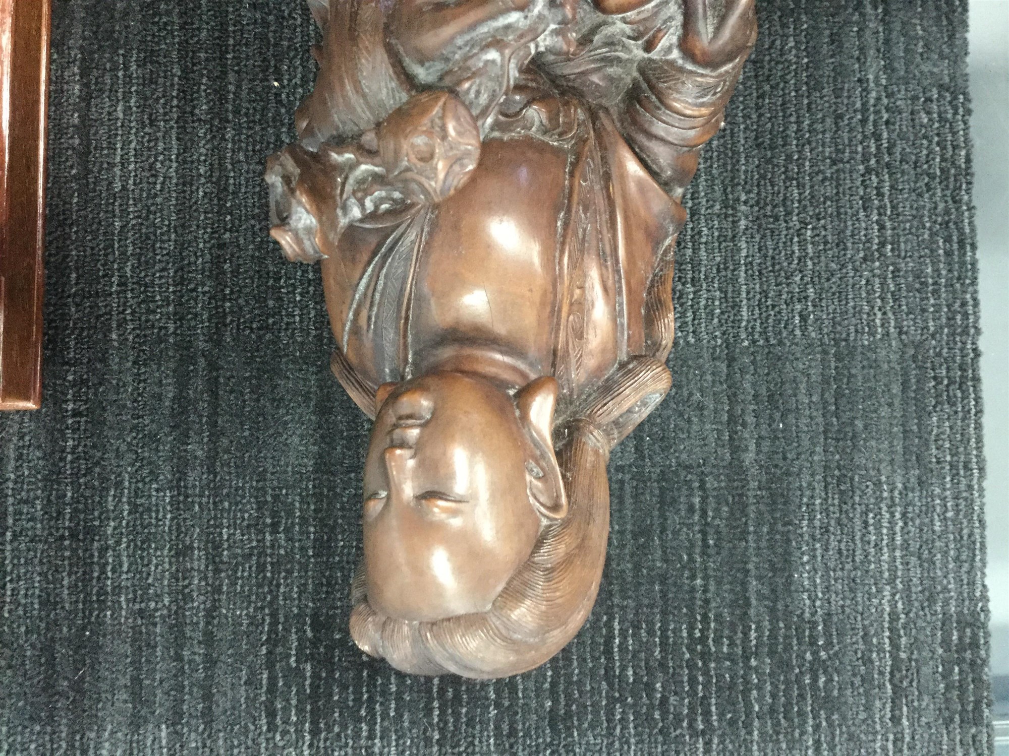 A CHINESE CARVING OF GUANYIN - Image 5 of 6