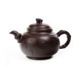 A 20TH CENTURY CHINESE TEA POT