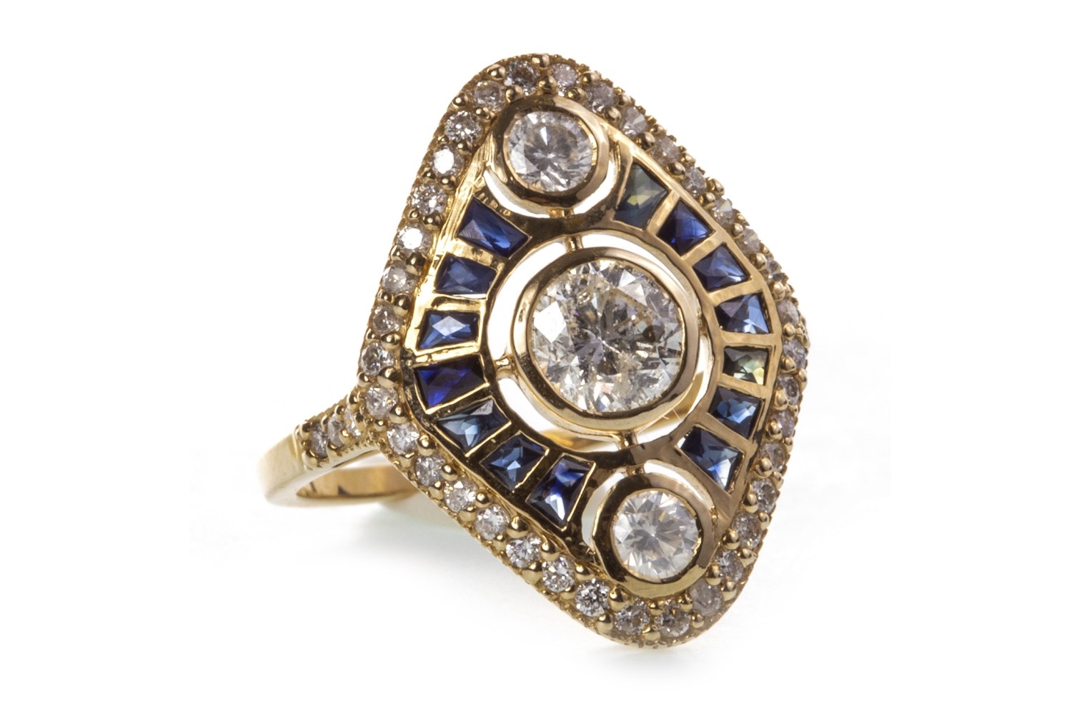 AN ART DECO STYLE SAPPHIRE AND DIAMOND RING