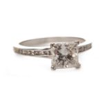 DIAMOND SOLITAIRE RING