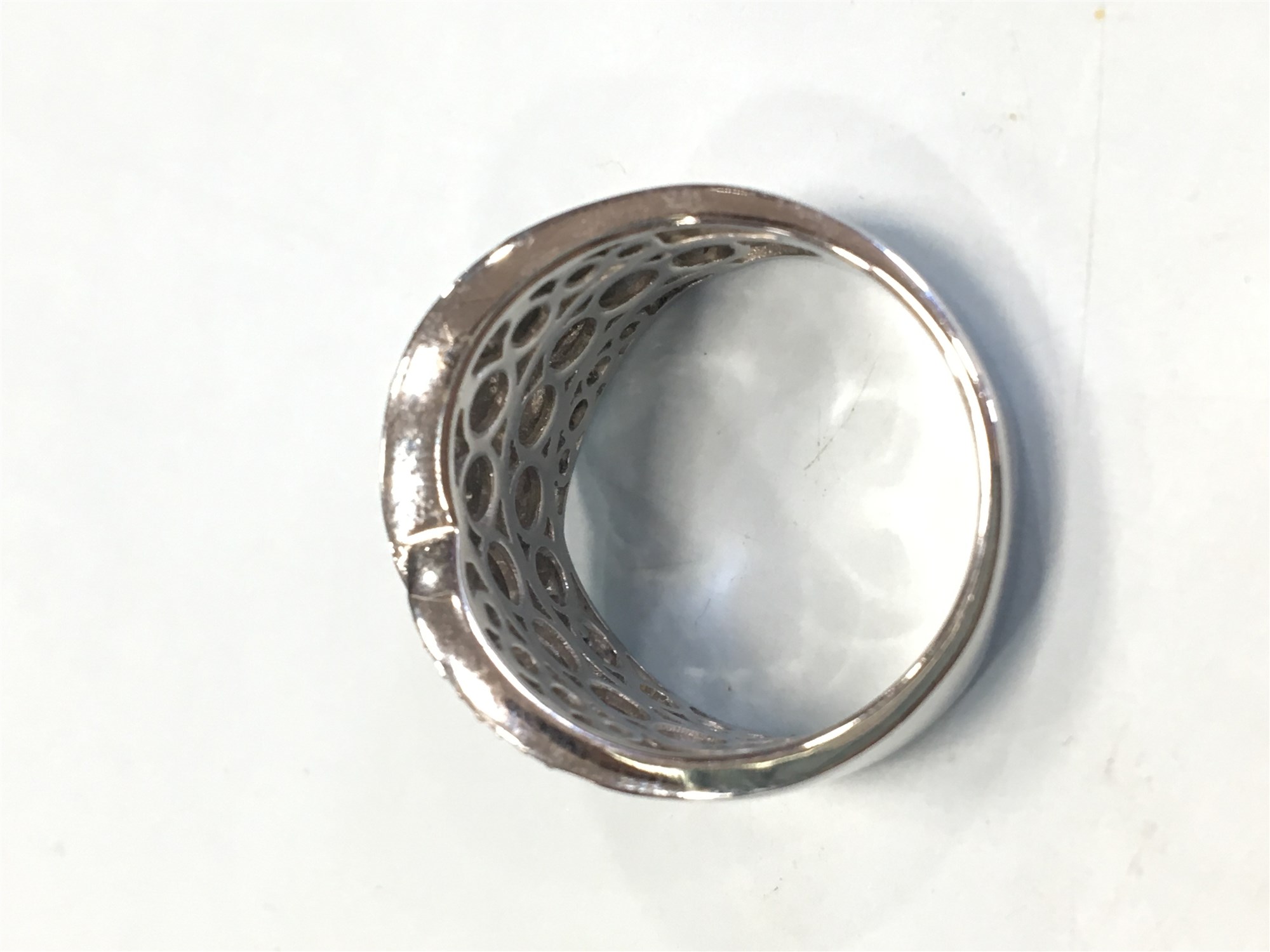 A DIAMOND DRESS RING - Image 2 of 3