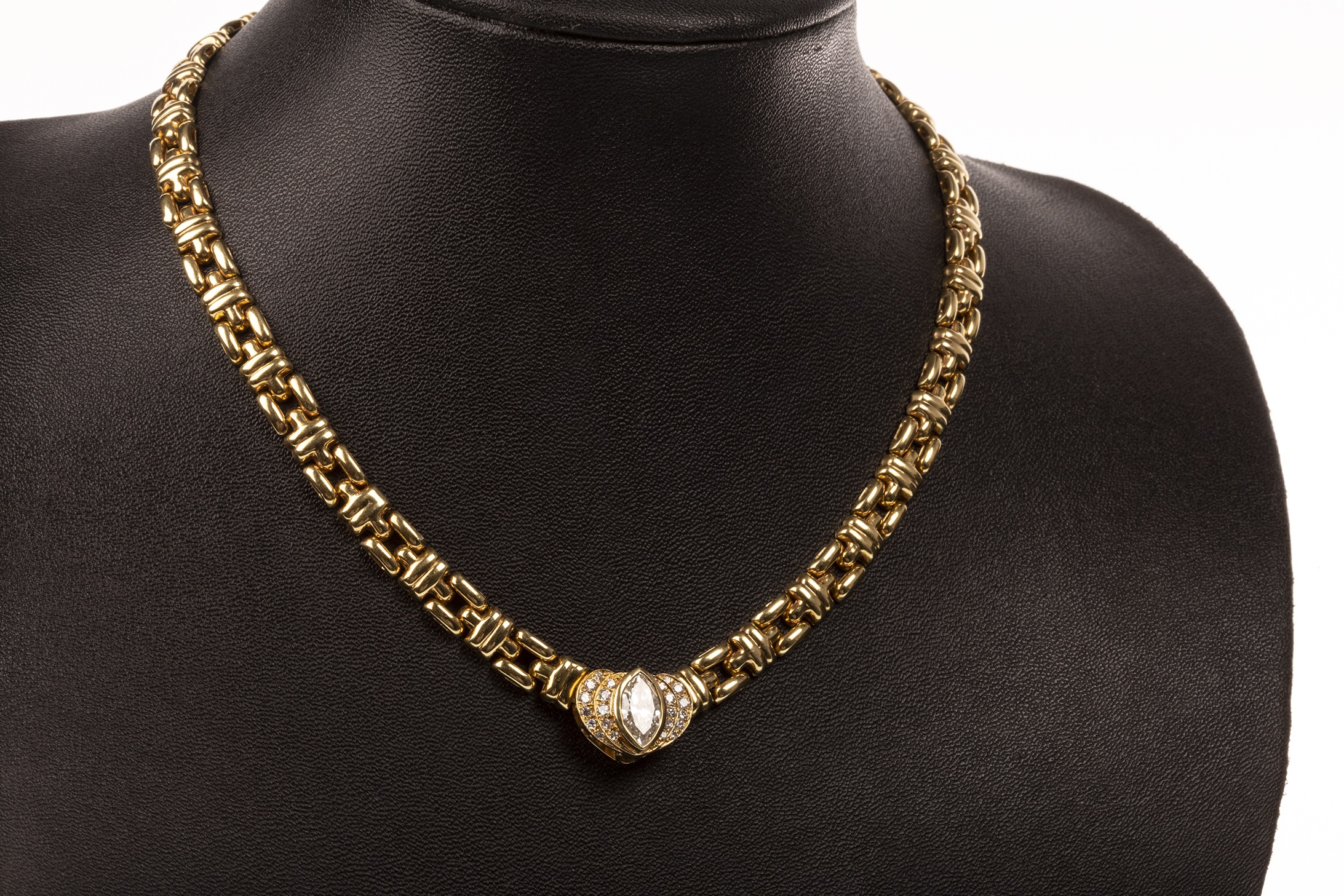 A DIAMOND NECKLET