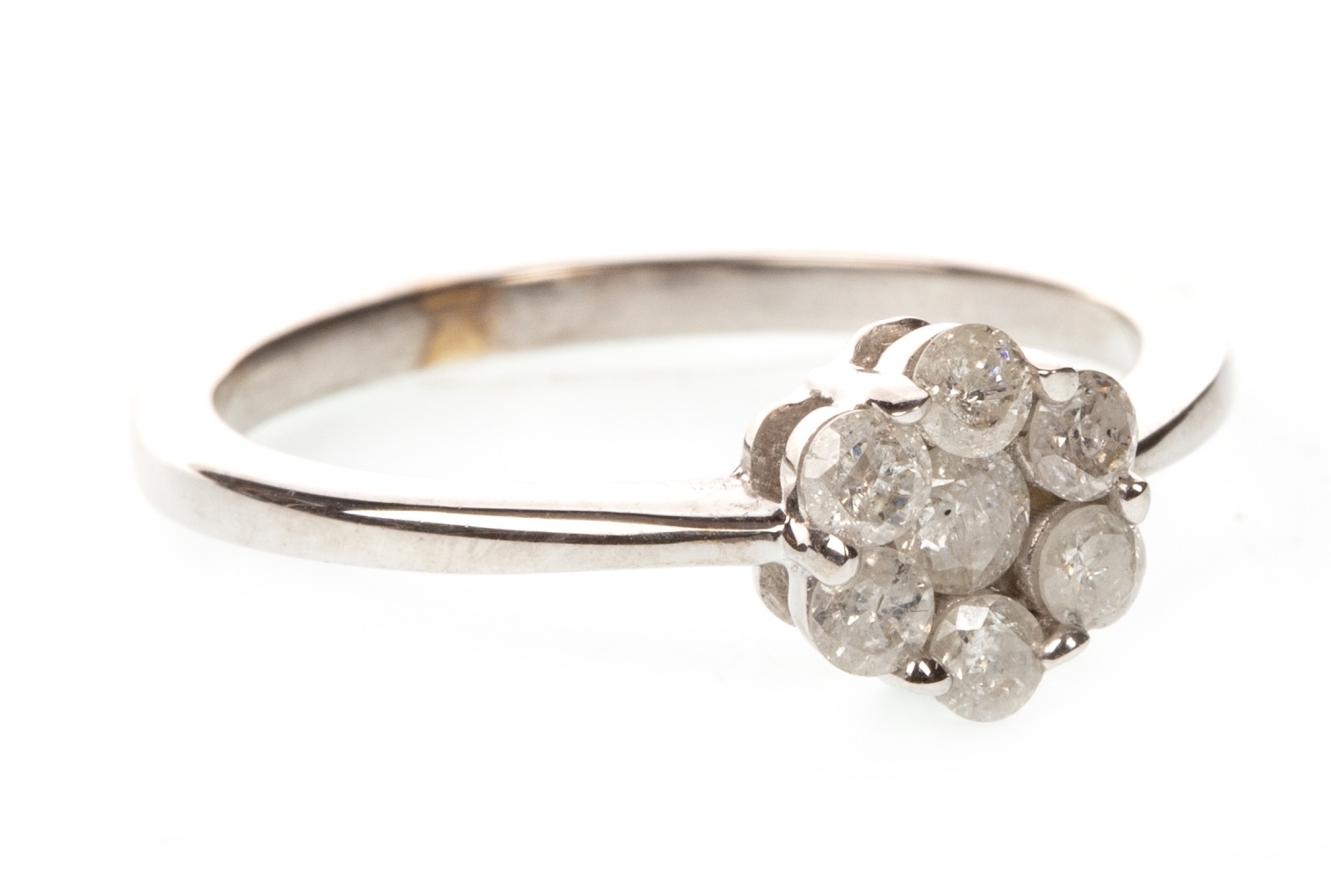 A DIAMOND FLOWER CLUSTER RING