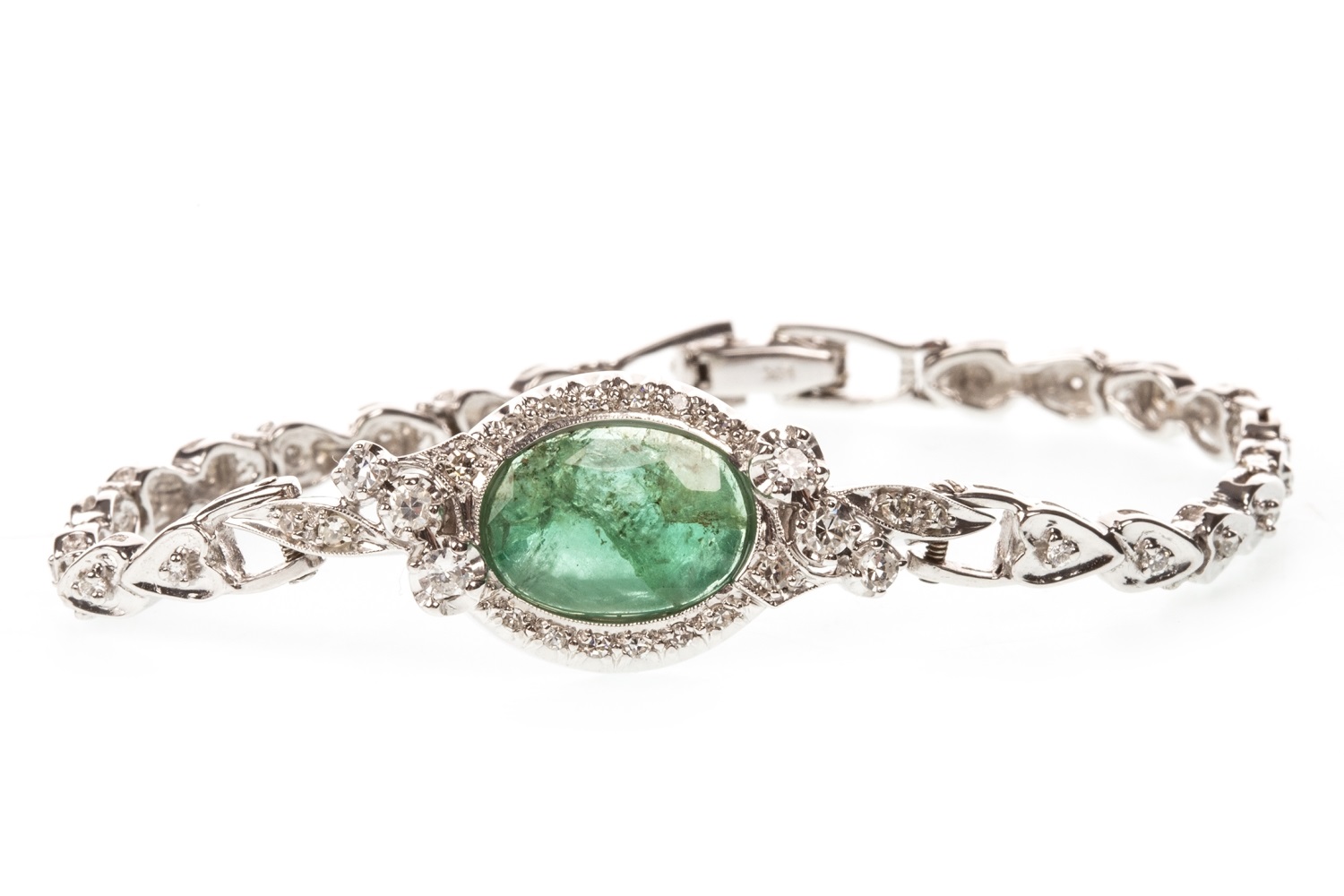 A CERTIFICATED EMERALD AND DIAMOND BRACELET