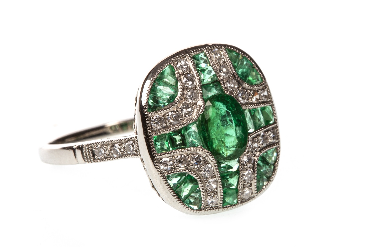 AN ART DECO STYLE EMERALD AND DIAMOND RING,