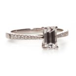 A CERTIFICATED DIAMOND SOLITAIRE RING