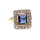 AN EARLY 20TH CENTURY SAPPHIRE AND DIAMOND RING