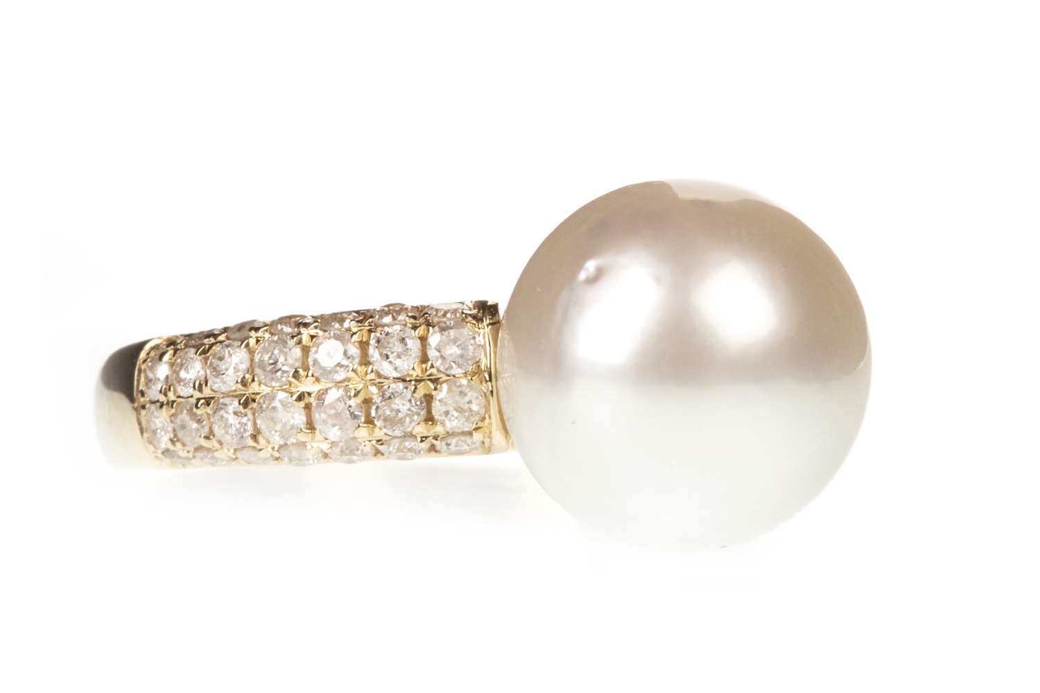 A CERTIFICATED PEARL AND DIAMOND RING