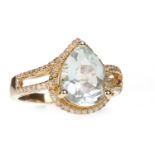 AN AQUAMARINE AND DIAMOND RING