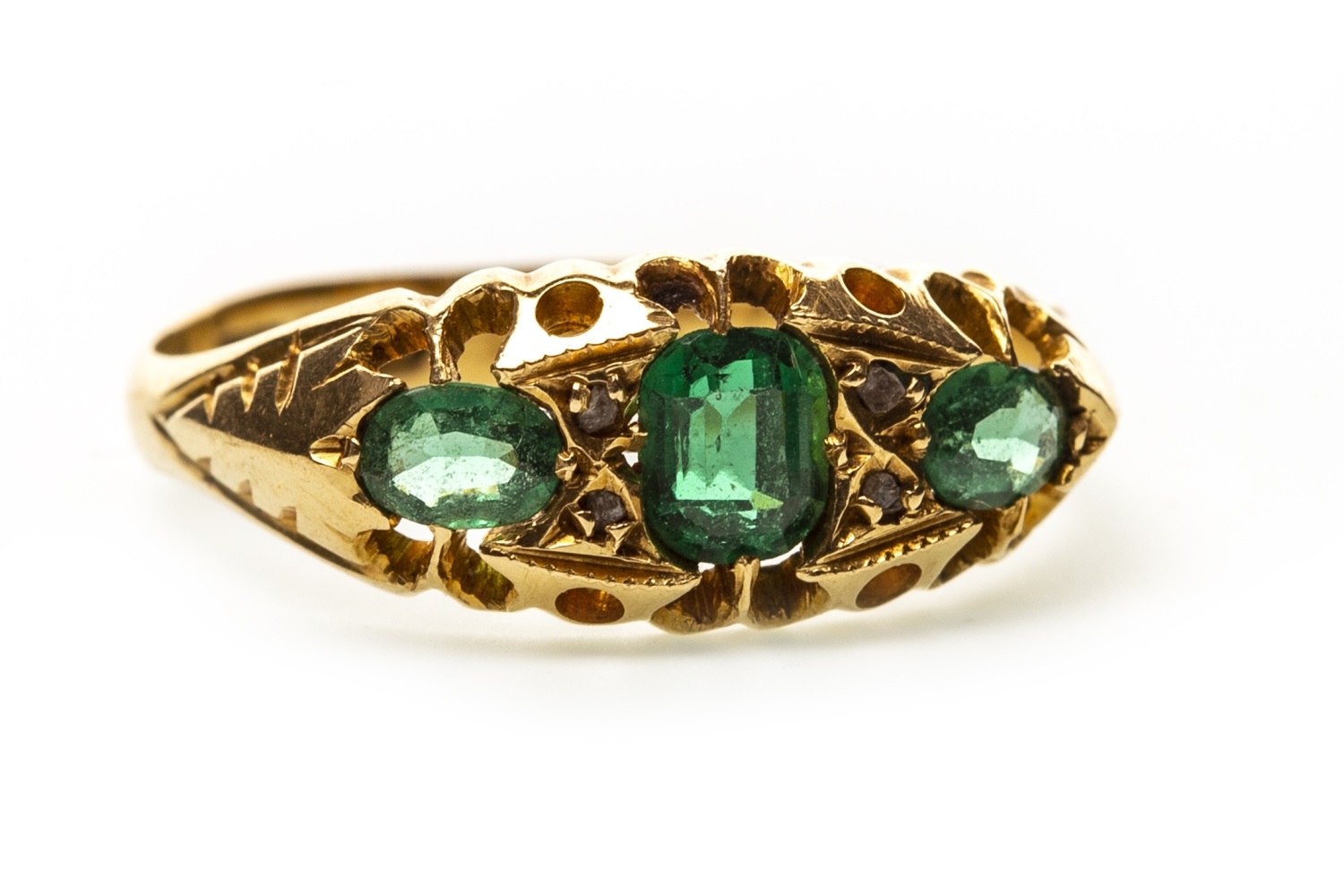 A GREEN GEM SET RING