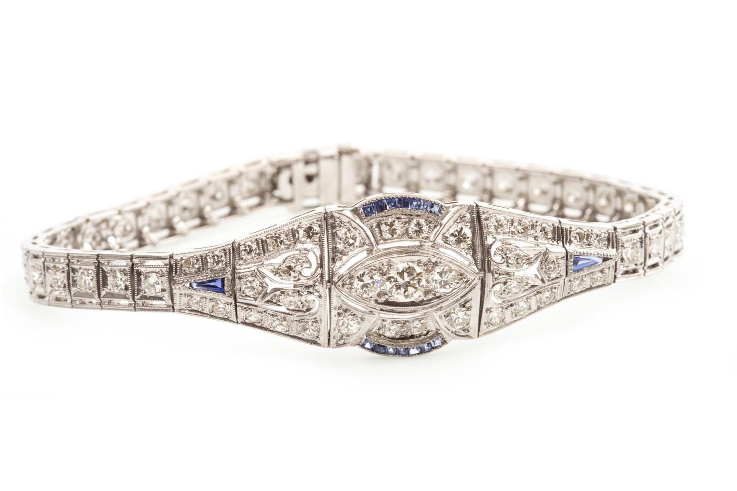 AN ART DECO STYLE SAPPHIRE AND DIAMOND BRACELET