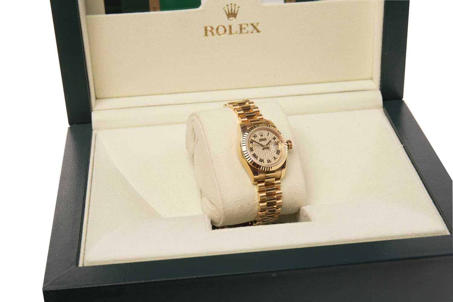 A LADY'S ROLEX DATEJUST GOLD DIAMOND WATCH - Image 2 of 8