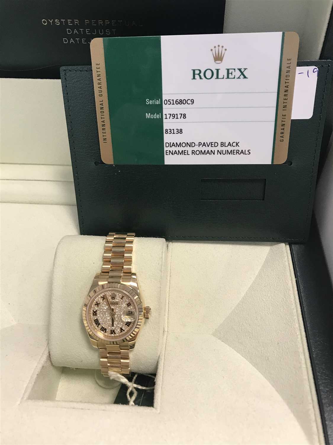 A LADY'S ROLEX DATEJUST GOLD DIAMOND WATCH - Image 7 of 8